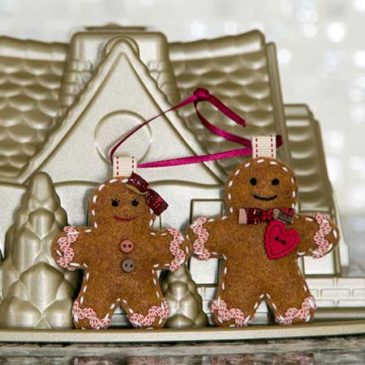 Gingerbread Love Ornaments & Clutch