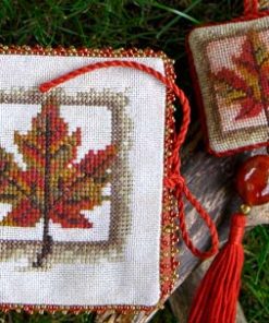 Maple Glory Needlework Set detail