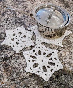 3 Snowflake hot pads