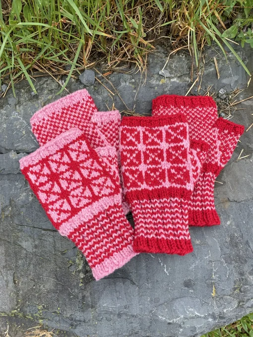 Newfoundland Wristers